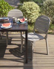 Стол пластиковый обеденный