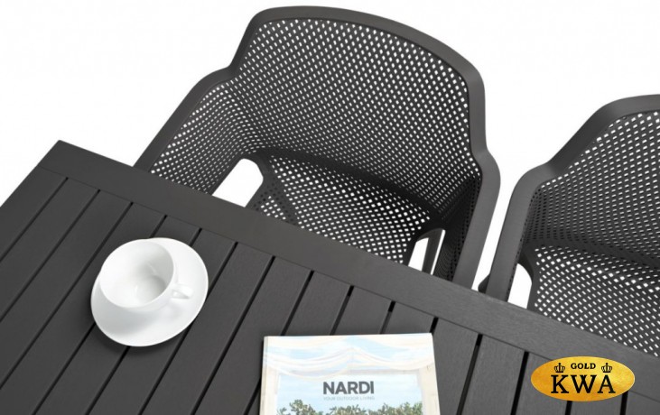 Стол пластиковый обеденный