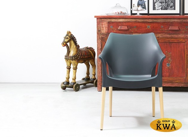 Кресло пластиковое