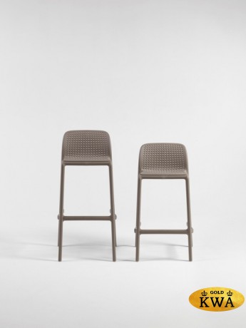 Стул пластиковый полубарный