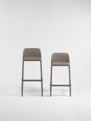 Стул пластиковый полубарный