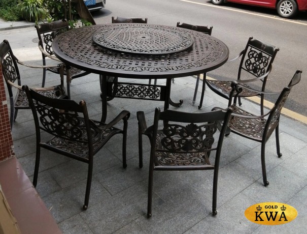 Металлическая обеденная группа из литого алюминия
