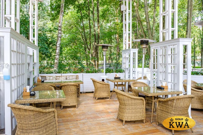 "Равенна" плетеное кресло из искусственного ротанга, цвет соломенный с серой подушкой