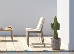 Стул пластиковый