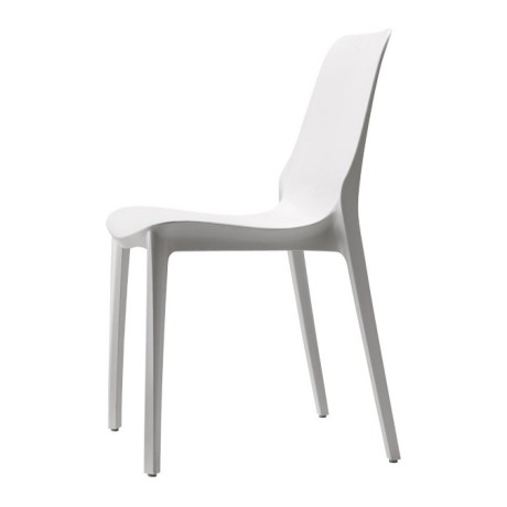 Стул пластиковый