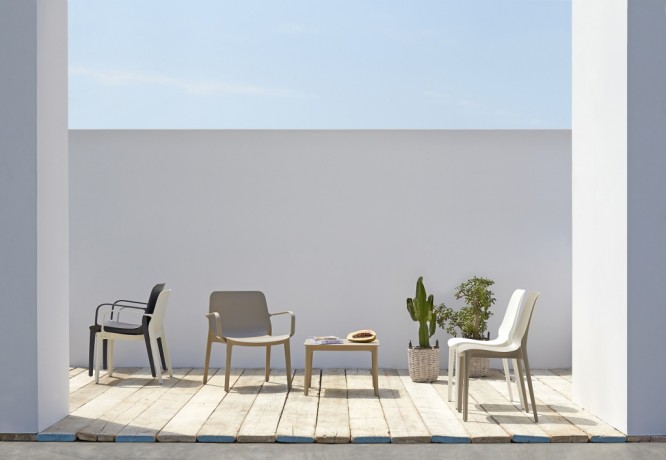 Стул пластиковый