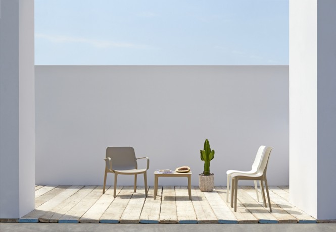 Стул пластиковый