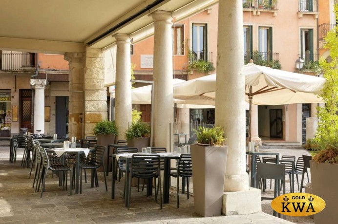 Стул пластиковый