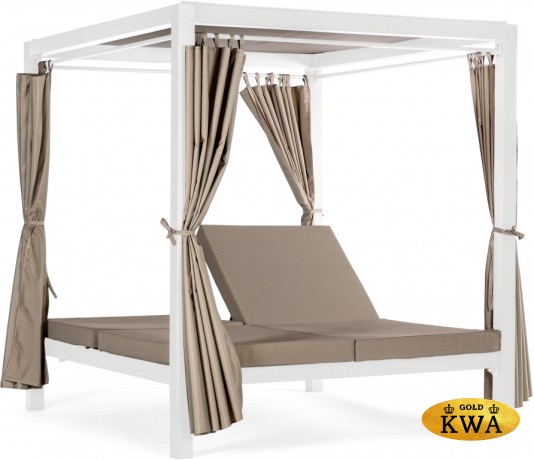 Шатер с лежаками