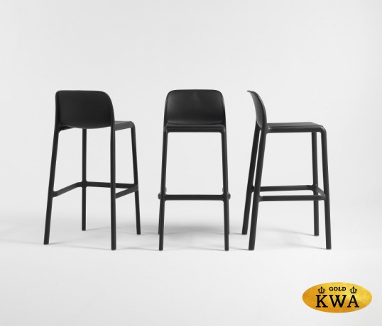 Стул пластиковый полубарный