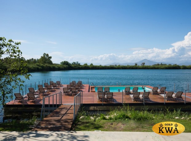 Шезлонг-лежак пластиковый