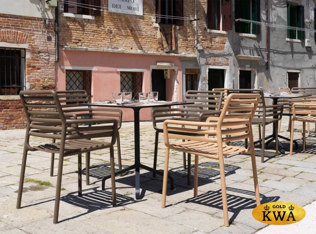 Кресло пластиковое