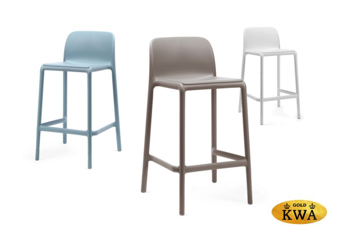 Стул пластиковый полубарный