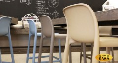 Стул пластиковый полубарный