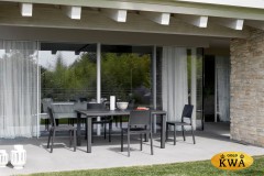 Стол пластиковый обеденный