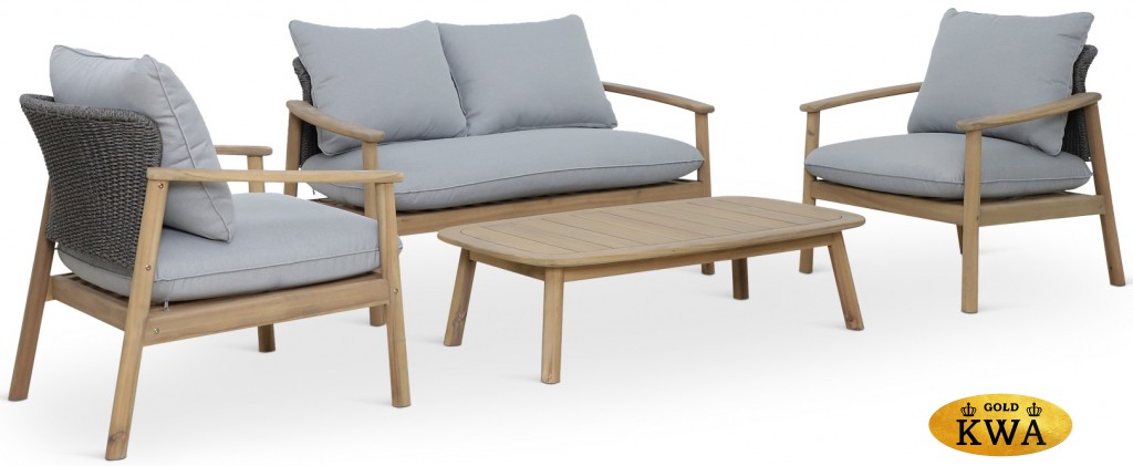 Диван деревянный двухместный с подушками