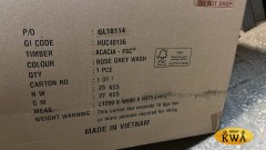 Диван деревянный двухместный с подушками