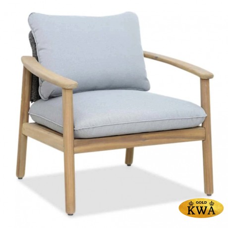 Лаунж-кресло деревянное с подушками