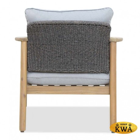 Лаунж-кресло деревянное с подушками