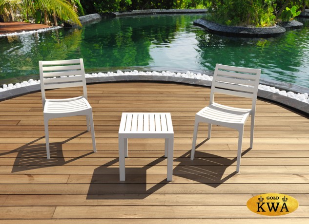 Столик пластиковый для лежака