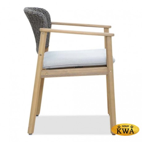 Кресло деревянное с подушкой