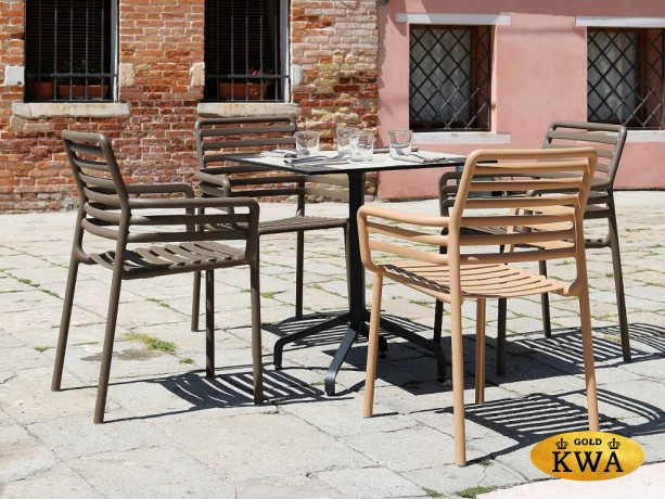 Кресло пластиковое