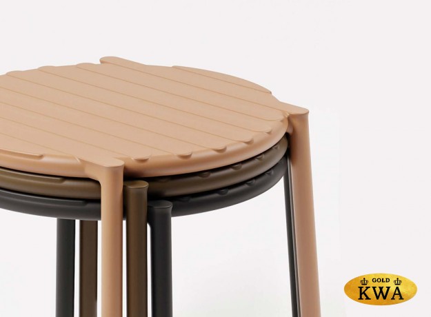 Столик пластиковый журнальный