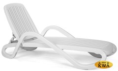 Шезлонг-лежак пластиковый