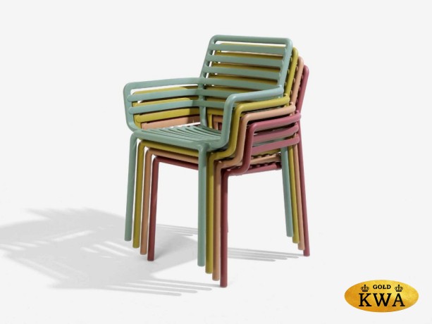 Кресло пластиковое