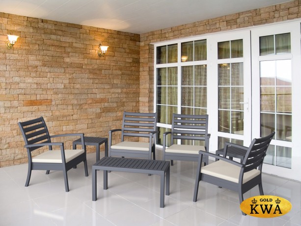 Столик пластиковый для лежака