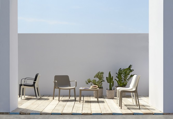 Стул пластиковый