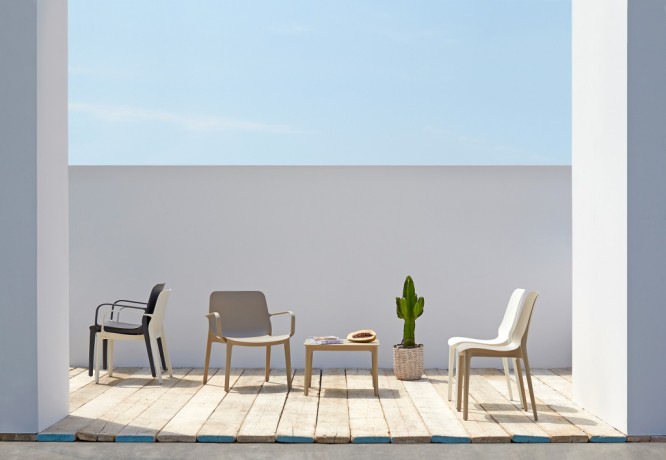 Стул пластиковый