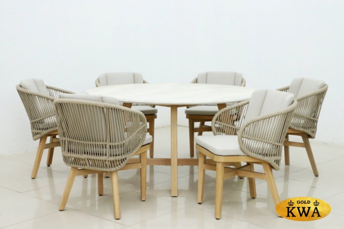 Стол деревянный обеденный