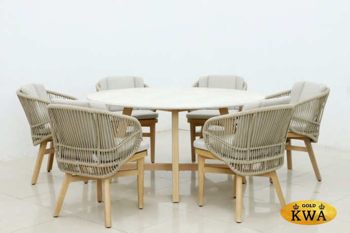 Стол деревянный обеденный