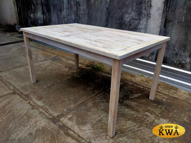 Обеденный стол Jakarta