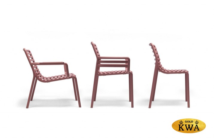 Лаунж-кресло пластиковое