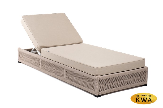 "Ривьера" шезлонг плетеный из роупа, каркас алюминий белый муар, роуп бежевый круглый, ткань бежевая 052