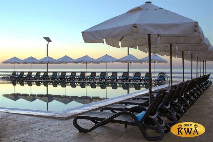 Шезлонг-лежак пластиковый