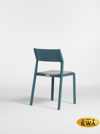 Стул пластиковый