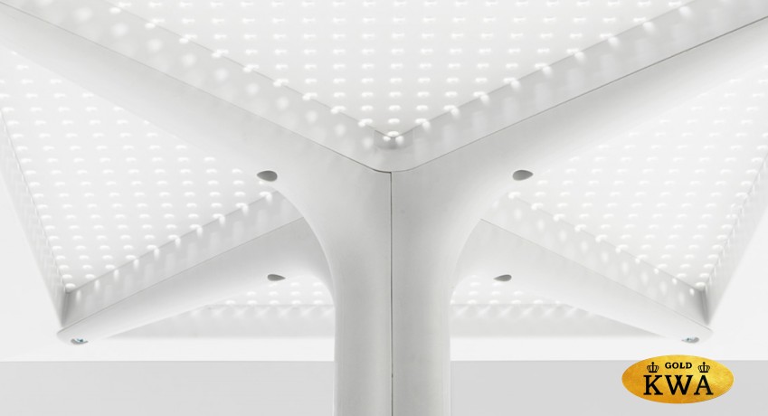 Стол пластиковый обеденный