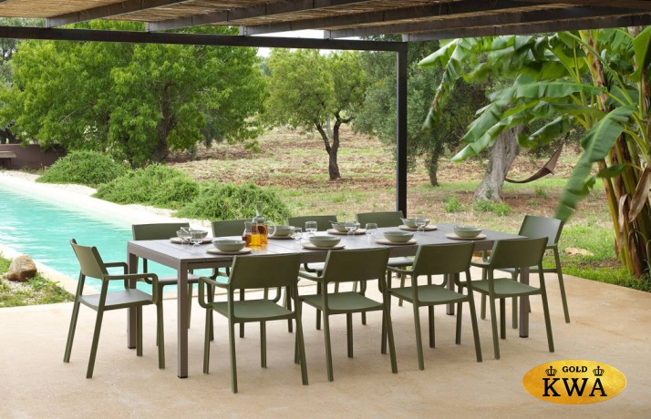 Кресло пластиковое