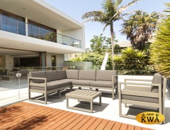 Комплект угловой пластиковой мебели