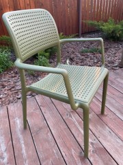 Кресло пластиковое