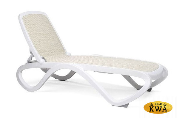 Лежак пластиковый Omega