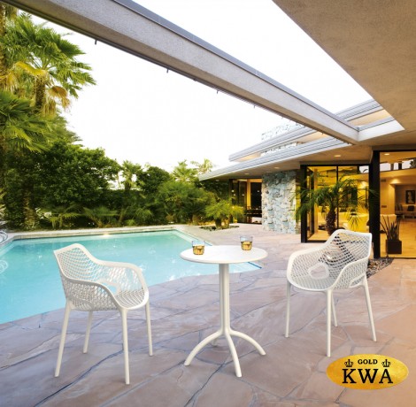 Стол пластиковый