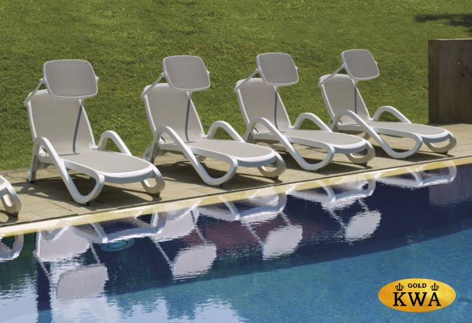 Шезлонг-лежак пластиковый