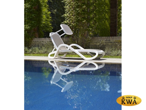 Шезлонг-лежак пластиковый