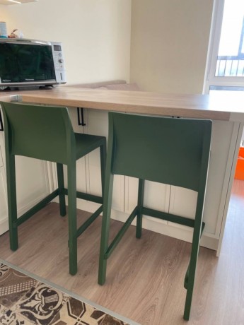 Стул полубарный пластиковый