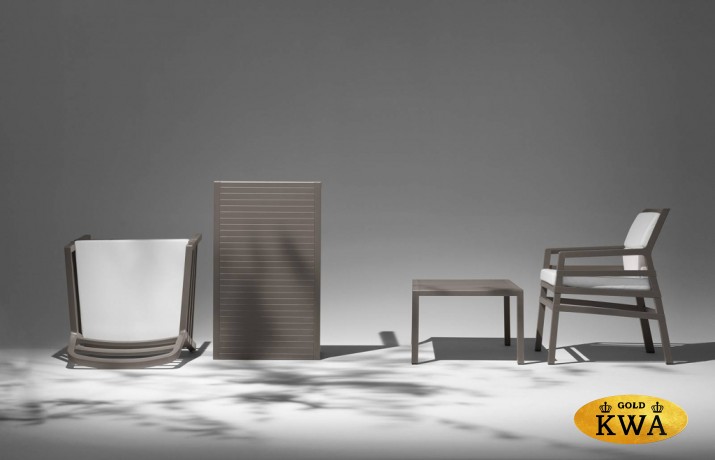 Столик пластиковый кофейный