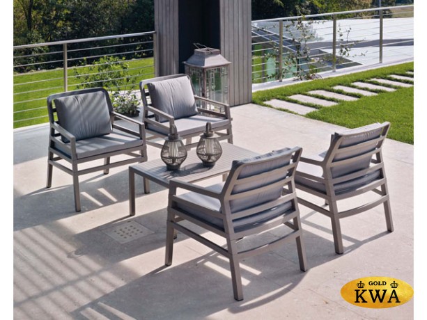 Столик пластиковый кофейный